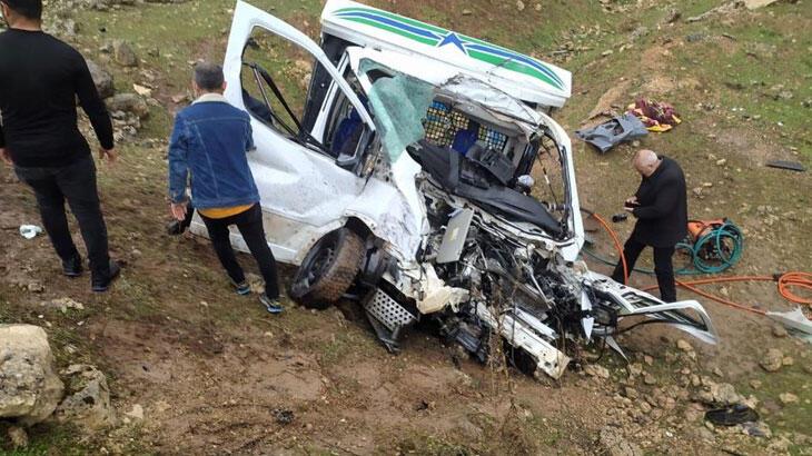 Mardin’de TIR ile pikap kafa kafaya çarpıştı: 1 ölü, 7 yaralı