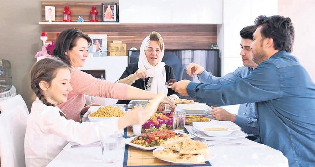 İftarla sahur arasında 1 öğün daha olmalı