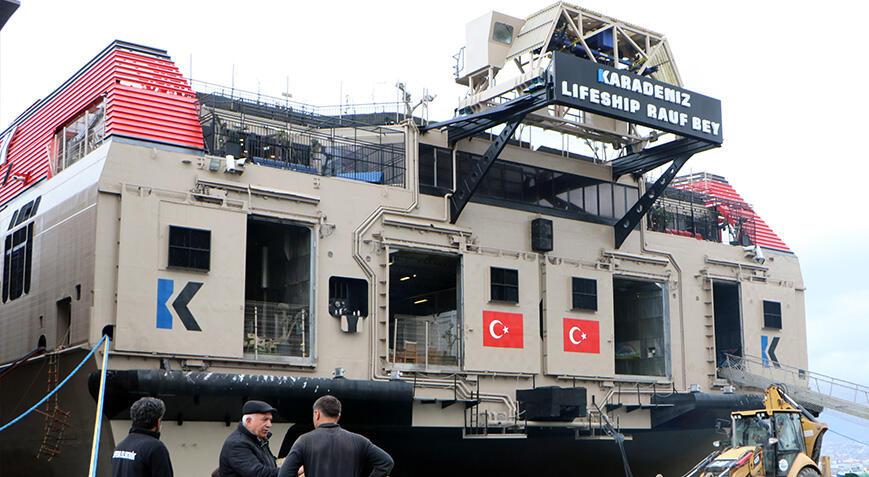 İskenderun Limanı’ndaki gemilerde depremzedelere ‘evlerinde hissi’ yaşatmaya çalışıyorlar