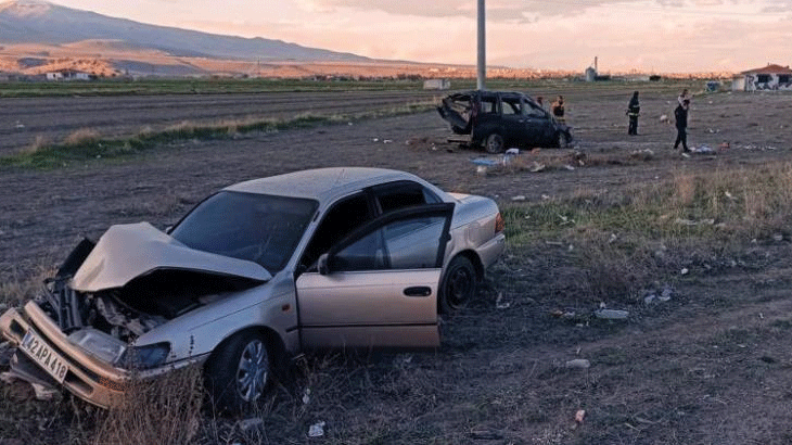 Niğde’de otomobil ile hafif ticari araç çarpıştı: 1 ölü, 4 yaralı