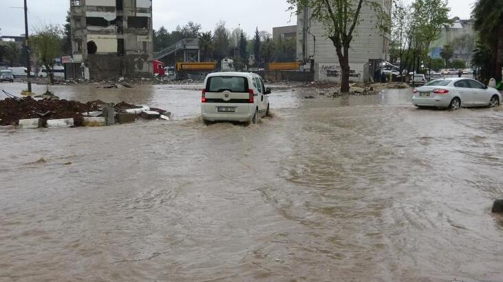 Malatya ve Adıyaman’da şiddetli sağanak yağış etkili oldu