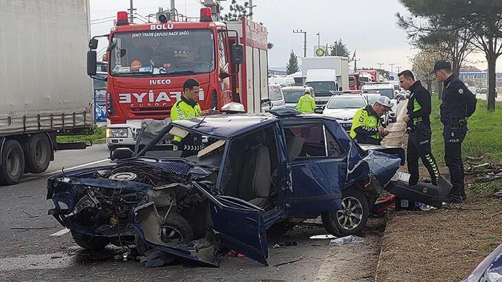 Otomobille çarpıştıktan sonra ağaca çarptı: 1 ölü, 1 yaralı