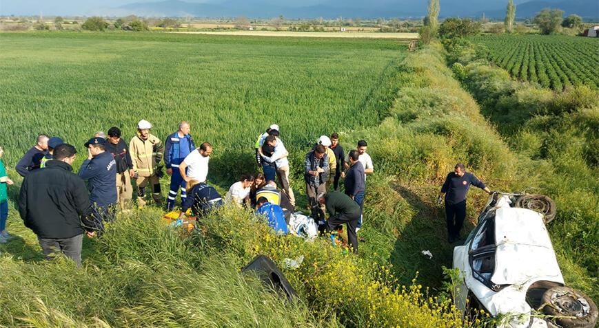 İzmir’de kaza! Takla atan otomobildeki öğretmen hayatını kaybetti