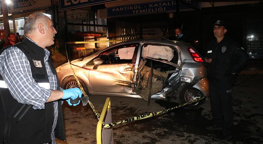 İzmir’de 15 yaşındaki sürücünün kullandığı otomobil park halidendeki TIR’a çarptı: 1 ölü, 3 yaralı