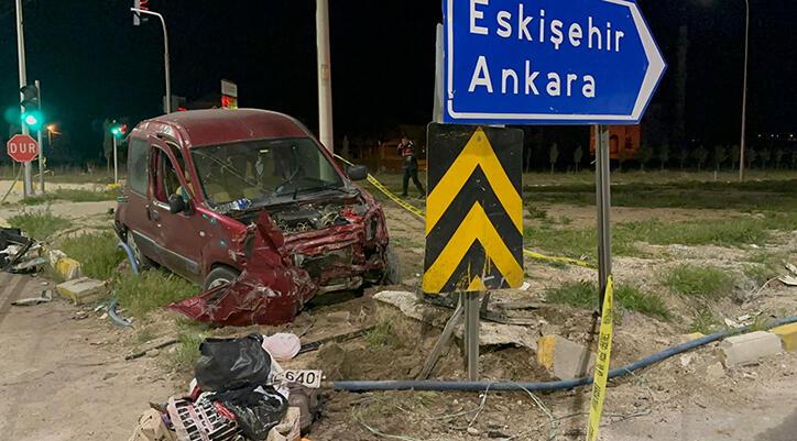 TIR’ın çarptığı araç savrulup başka bir TIR’a daha çarptı! 2 kişi hayatını kaybetti