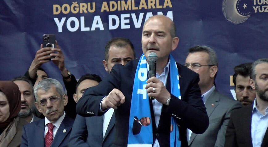 Bakan Soylu Esenyurt’ta vatandaşlarla bir araya geldi