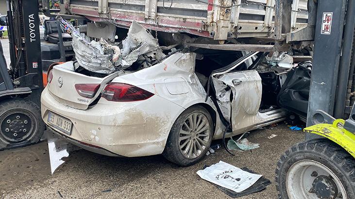 TIR’ın dorsesine çarpan otomobilin sürücüsü öldü, 8 yaşındaki kızı yaralandı