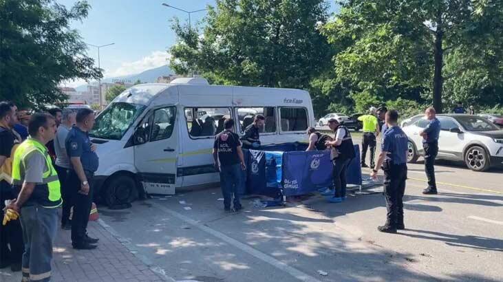 Bursa’da işçi servisi ile otomobil çarpıştı: 2 ölü