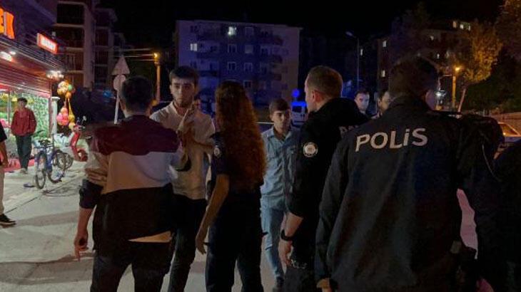 Kavgayı ayırmaya gelen polislere saldırdılar: 2’si polis 3 yaralı