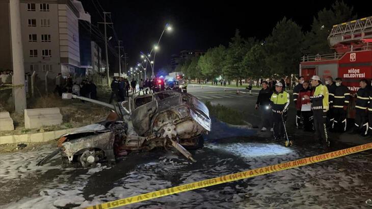 Niğde’de kaza yapan otomobil alev alev yandı! 3 kişi hayatını kaybetti