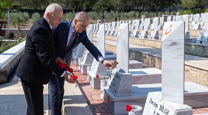 Meclis Başkanı Kurtulmuş KKTC’de! Boğaz Şehitliği’ni ziyaret etti