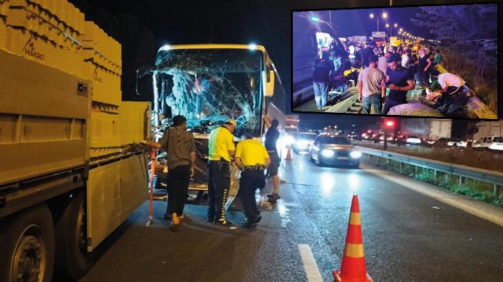 Adana’da zincirleme kaza! 7 araç çarpıştı: 16 yaralı