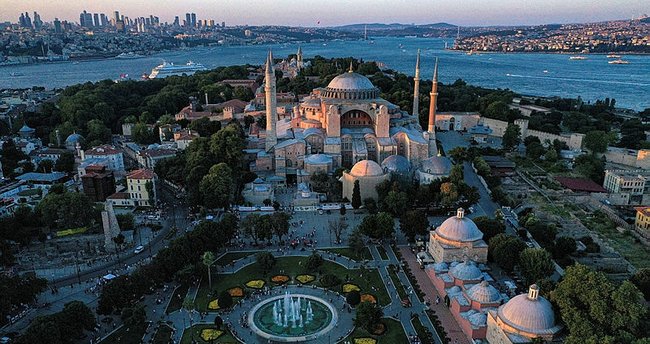 Bakan Ersoy’dan Ayasofya Camii açıklaması! 3 yılda 21 milyon ziyaretçi ağırlandı