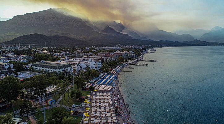 Kemer yangınının etrafı çevrildi