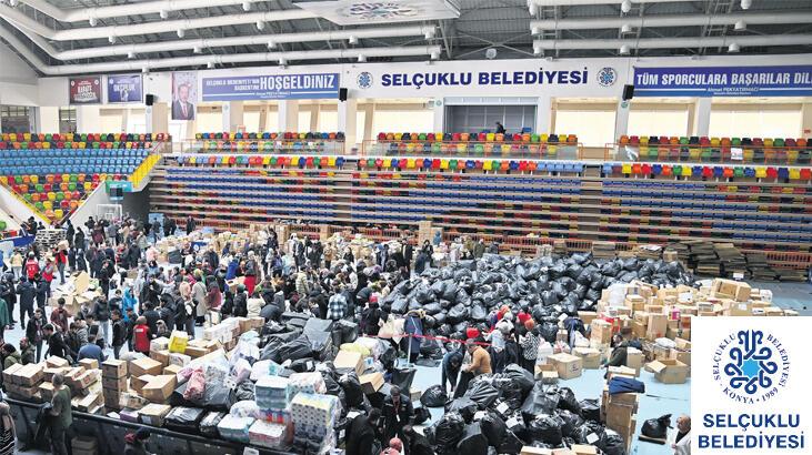 Selçuklu’dan Hatay’a 52 TIR yardım malzemesi gönderildi