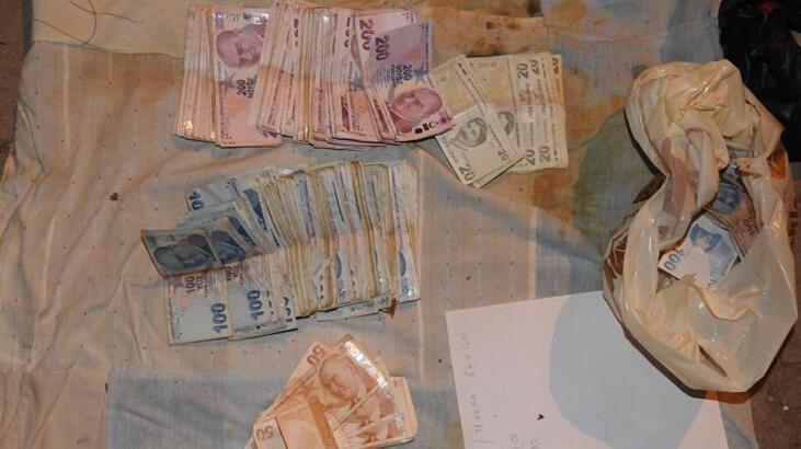 Yaşlı adamın ölü bulunduğu çöp evde para ve altın bulundu
