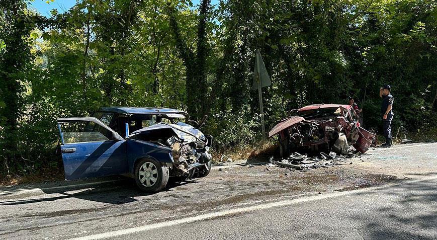 Bartın’da, otomobiller kafa kafaya çarpıştı! Ölü ve yaralılar var