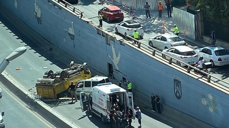 Ankara’da hafriyat kamyonu alt geçide düştü