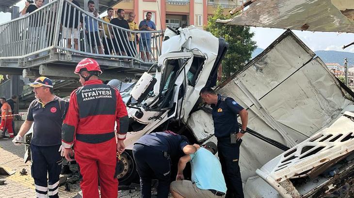 Bodrum’da üst geçidin ayağına çarpan TIR’ın sürücüsü hayatını kaybetti