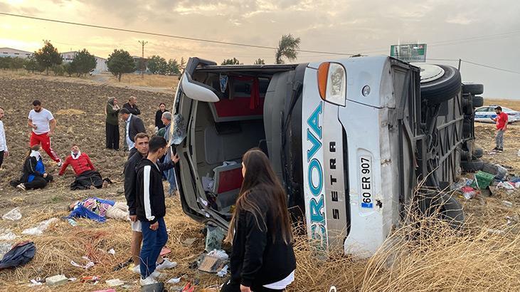 Amasya’da yolcu otobüsü devrildi! Bölgeden ilk görüntüler