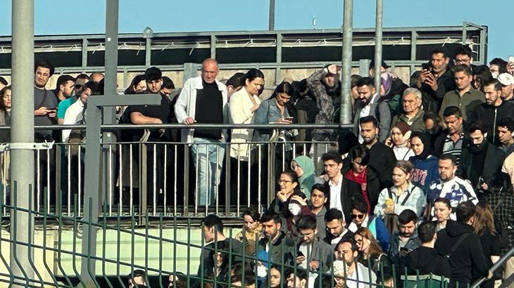 Fotoğraflar İstanbul’dan! ‘Rezillik, insanların burnundan getiriyorlar’