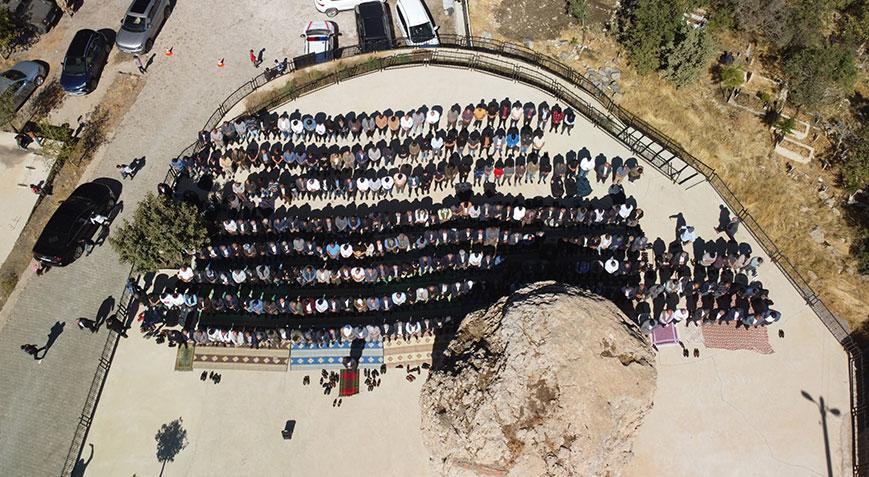 Şırnak’ta 300 yıldır süren gelenek! 5 bin kişi katıldı, metrelerce yemek masası kuruldu