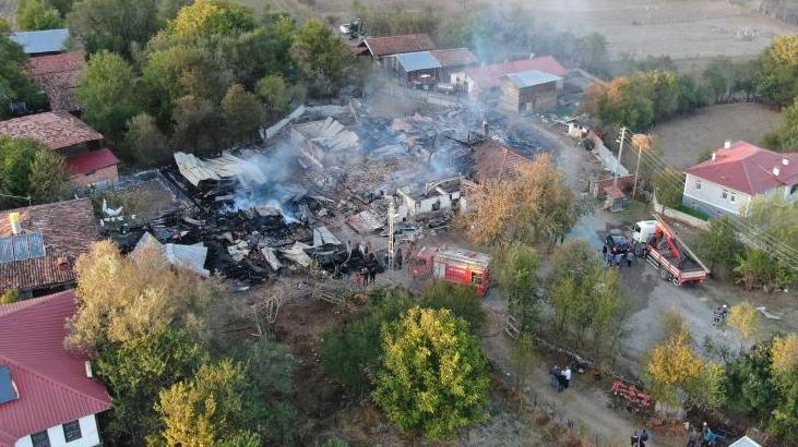 Kastamonu’da yangın bölgesi havadan görüntülendi! Faciadan dönülmüş