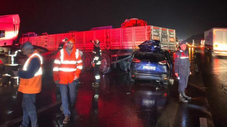 Gaziantep’te feci kaza! Otomobil TIR’ın altına girdi