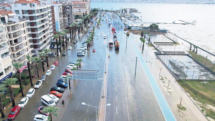 Tsunami gibi! Sağanak vurdu, fırtına yıktı: 2 can kaybı