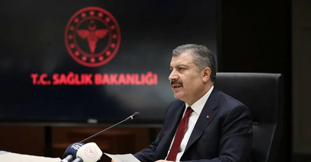 Bakan Koca: Risk grubundaysak aşı yaptırmalıyız