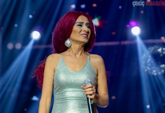 AŞK ŞARKILARININ KRALİÇESİ YILDIZ TİLBE CAHİDE PALAZZO’DA SAHNE ALDI