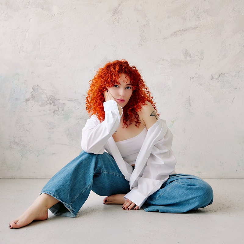 Meryem Cantekin’in yeni teklisi “Uzak Kalalım” yayında!