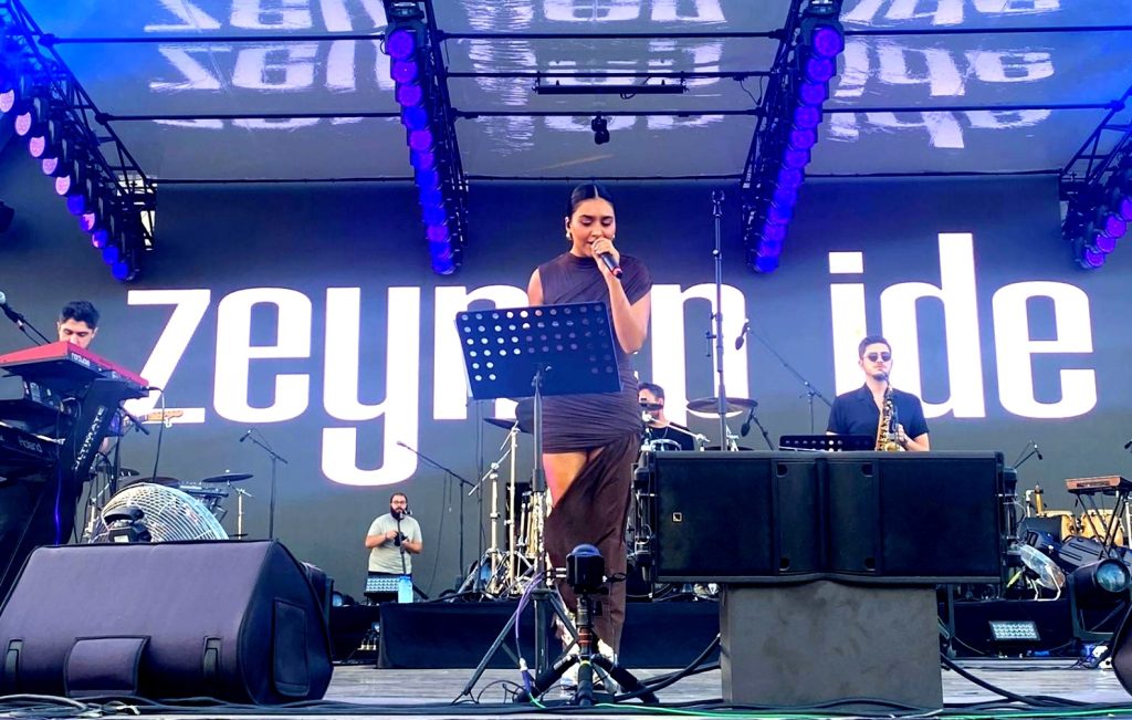 ZEYNEP İDE’NİN DUYGU YÜKLÜ PERFORMANSI, SOKAK HAYVANLARININ SESİ OLDU