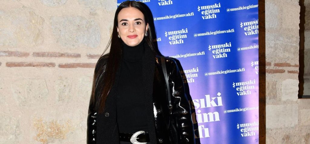 Hande Soral ve Buse Buce, Sultan Bestekârlar Konserinde! Yeni Projeleri Merak Uyandırdı