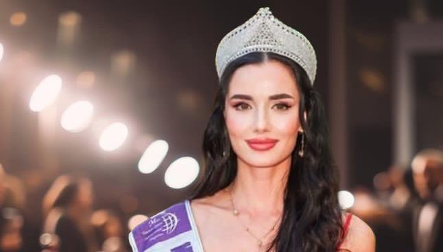 Olga Karat, Miss Eurasia Tacını 20 Yıl Sonra Yeni Kraliçeye Devretti