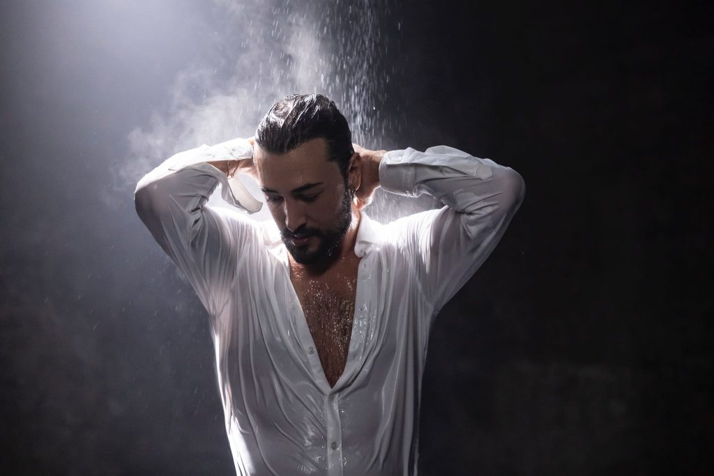 Yakışıklı Şarkıcı Fıratcan’dan Duygulara Dokunan Yeni Cover: “Dokun Bana” Yayında !!!