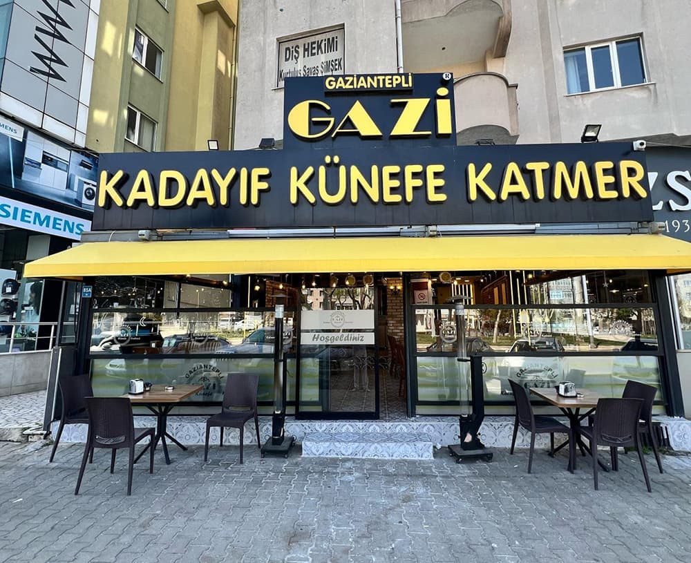 Çorlu’da Bir Şey Eksik!” dediler… İki Kuzenin Hayali, Gazi Künefe Baklava ile Gerçek Oldu: Tatlının Kalbi Artık Trakya’da Atıyor!