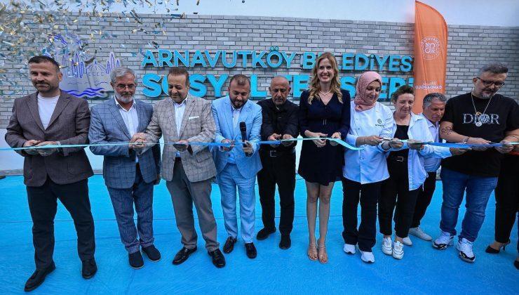 Karaburun’un yeni cazi noktası: Arnavutköy Liman Sosyal Tesisleri Hizmete Açıldı