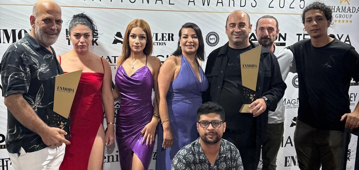 “EN MODA” Gecesinde Görkemli Anlar: Kıbrıs Türk Haber’e Çifte Ödül!