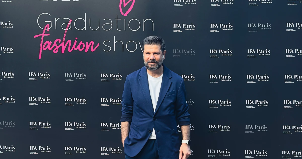 Ünlülerin ödüllü moda fotoğrafçısı Semih Palancı, IFA Paris Defilesinde Taçlı Güzelleri Kadrajına Aldı