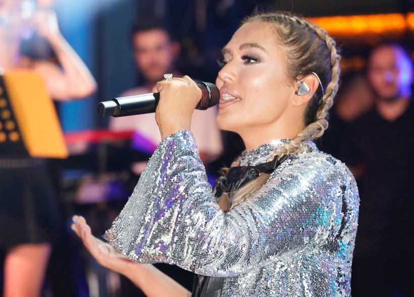 Demet Akalın Kemer’de Unutulmaz Bir Geceye İmza Attı