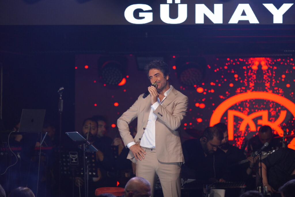 MAHSUN KIRMIZIGÜL GÜNAY’DA GECENİN YILDIZI OLDU