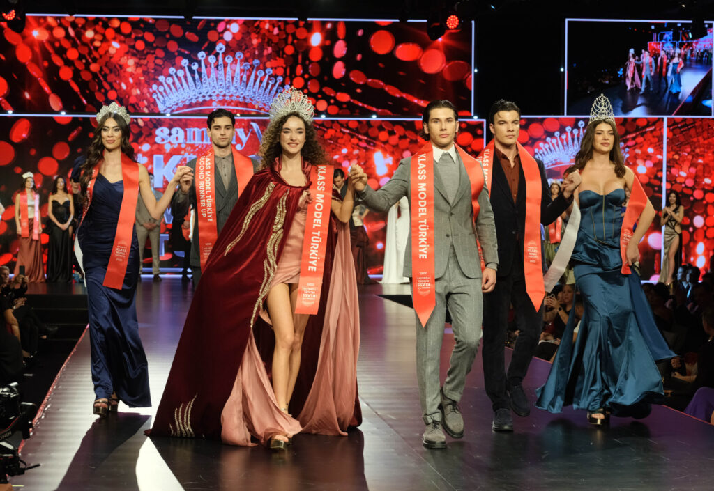 SAMMYVİT  KLASS MODEL TÜRKİYE YILDIZLARINI GÖRKEMLİ BİR GECEYLE SEÇTİ