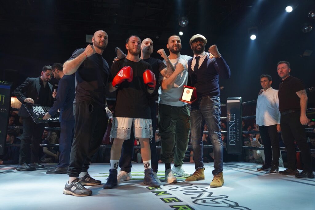 İstanbul’da Ringde Sahne de Alev Aldı! . Eypio: “Gerekirse Müziği Bırakırım!”