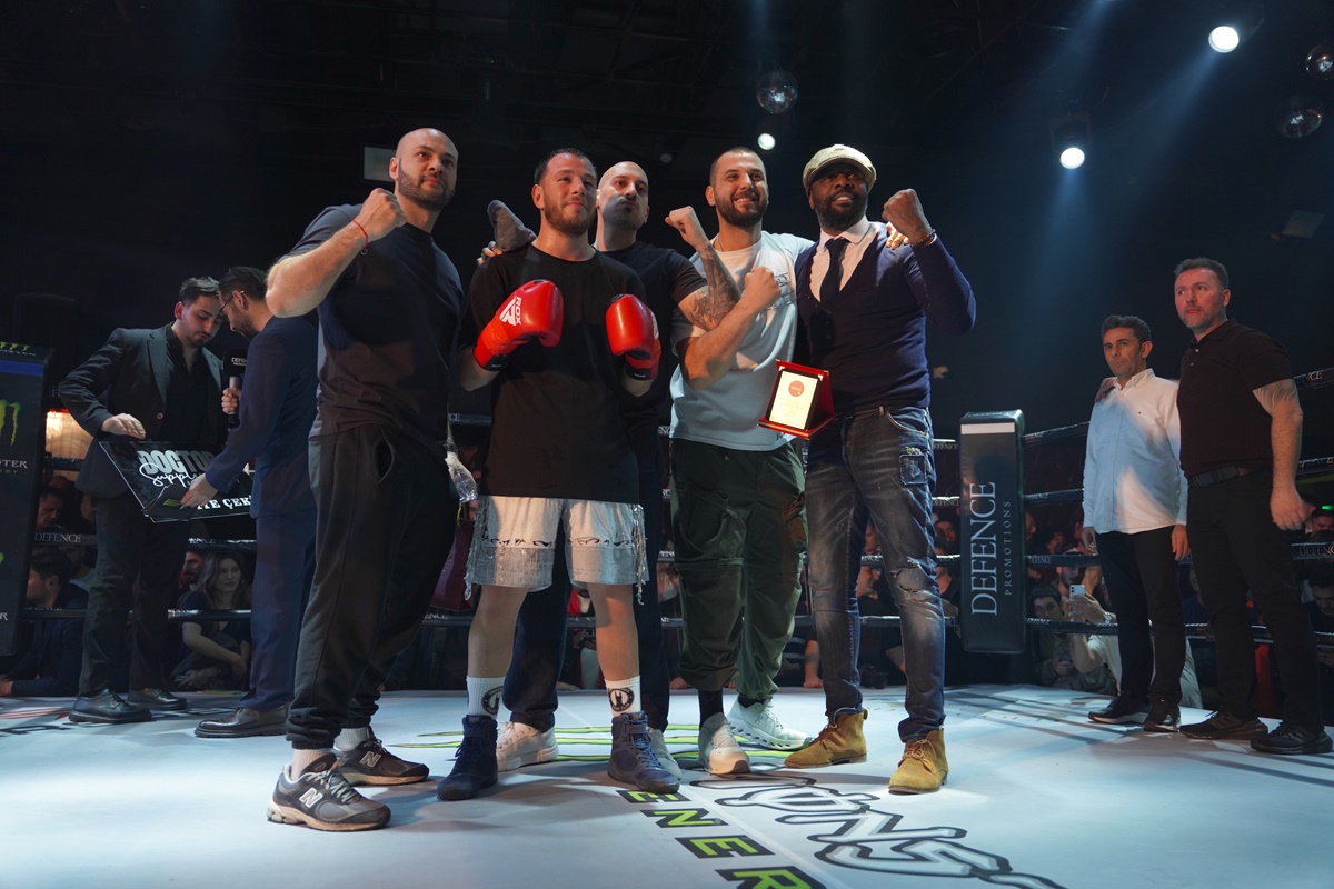 İstanbul’da Ringde Sahne de Alev Aldı! . Eypio: “Gerekirse Müziği Bırakırım!”