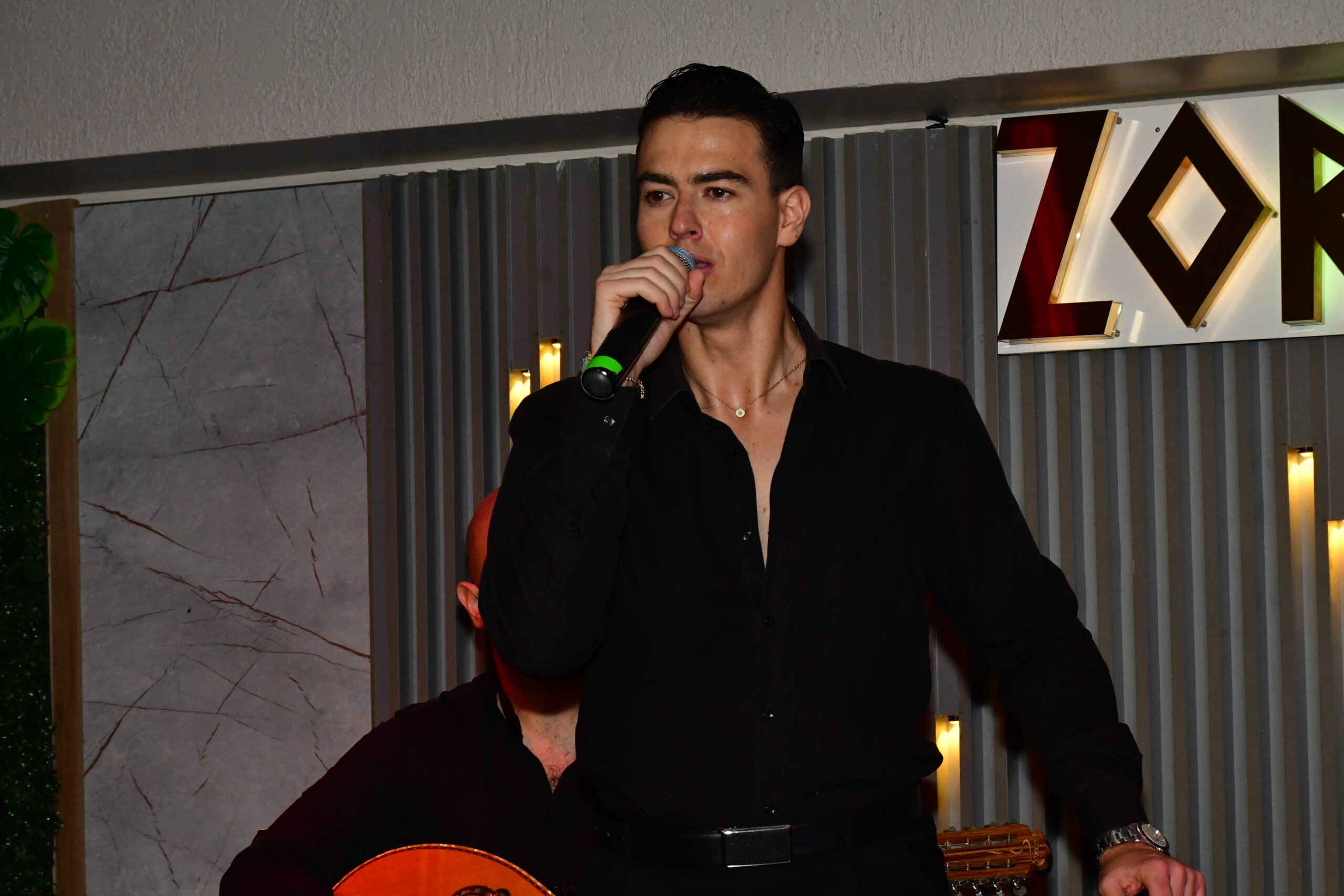 Zorba Taverna’da Sirtaki Coşkusu! George Klontzas İstanbul’u Salladı