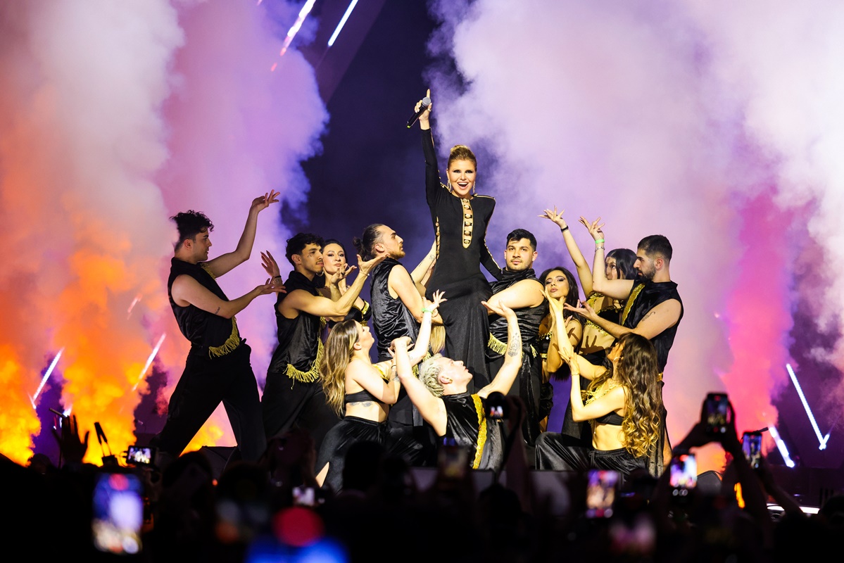 Gülben Ergen ve Mustafa Sandal’dan sahnede sürpriz düet