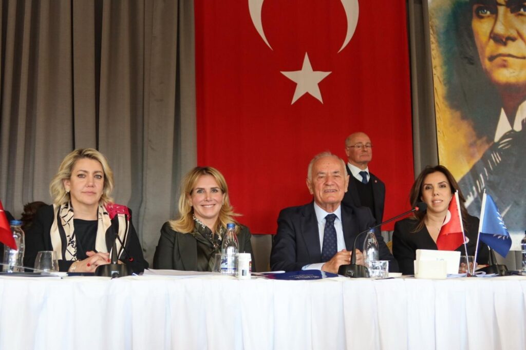 BÜYÜK KULÜP’TE HAREKETLİ GENEL KURUL