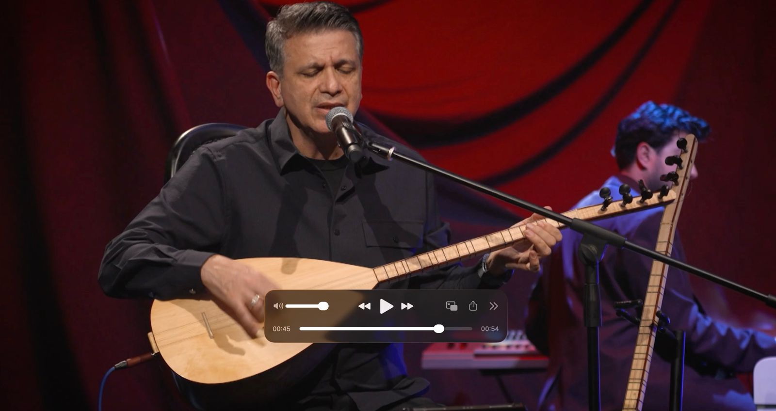 “Ümit Yılmaz ile Doğaçlama”da Duru Bir Ses, Özgün Bir Yorum: Beray Gökçen